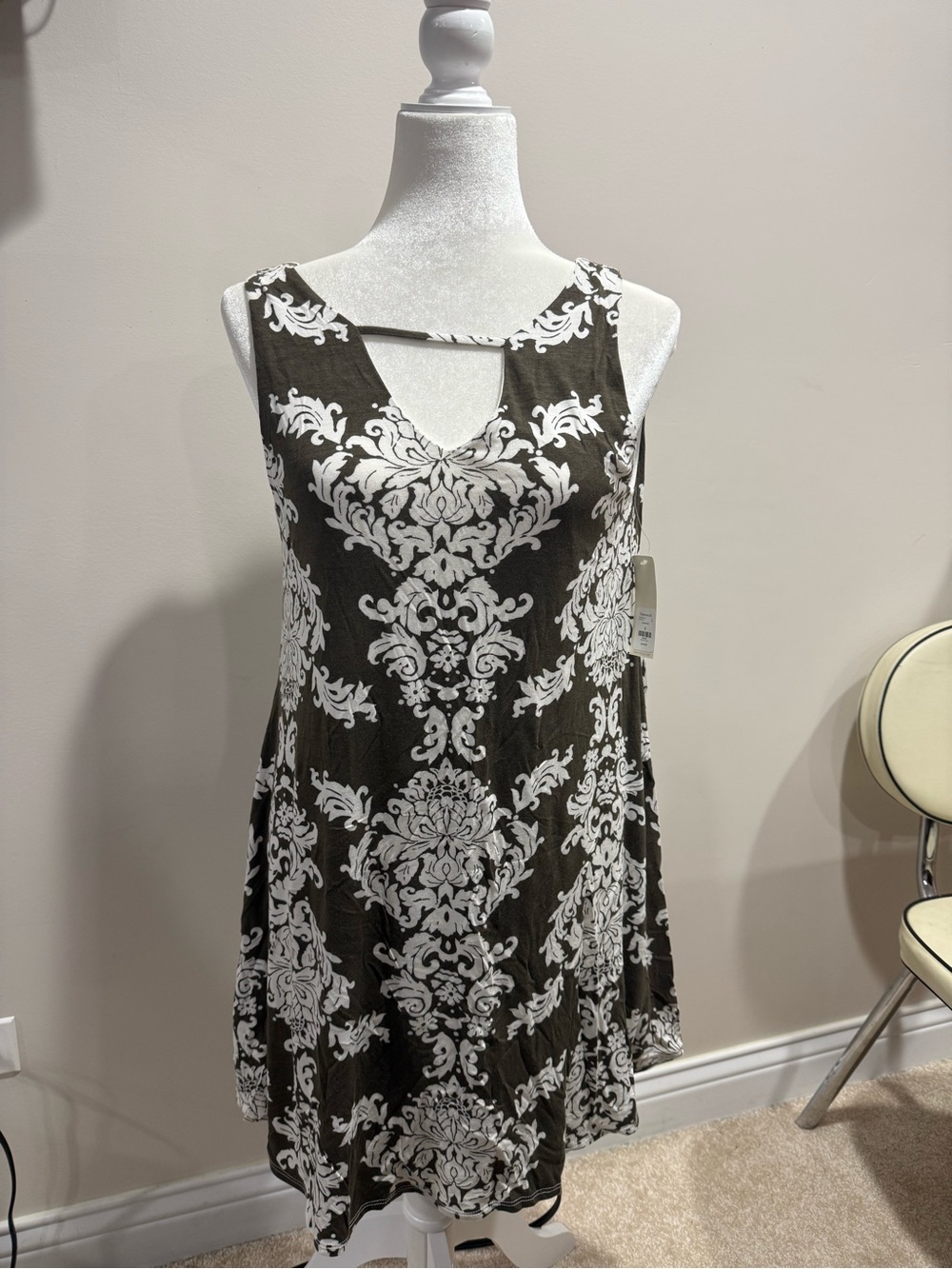 Francesca's Collections Brown & White Damask Keyhole Mini Dress